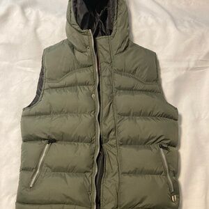 True Rock puffy vest with hood. Men’s size L.